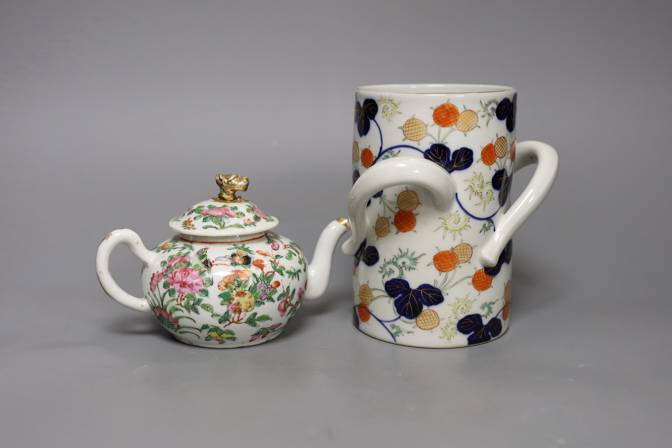 A Chinese Canton decorated famille rose teapot and a Japanese Fukugawa three handled vase (2), tallest 15cm